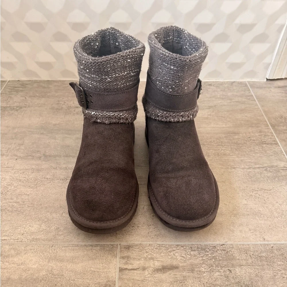UGG Australia Cambridge Metallic Grey Suede Boots Belted Knit Size 7